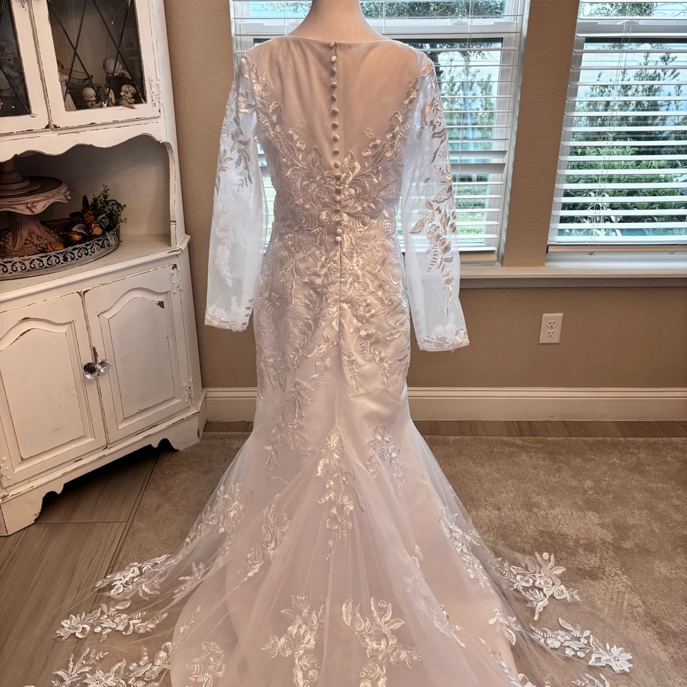 NEW Elegant White Wedding Dress with Appliques NWT Size L/14 - Picture 4 of 14